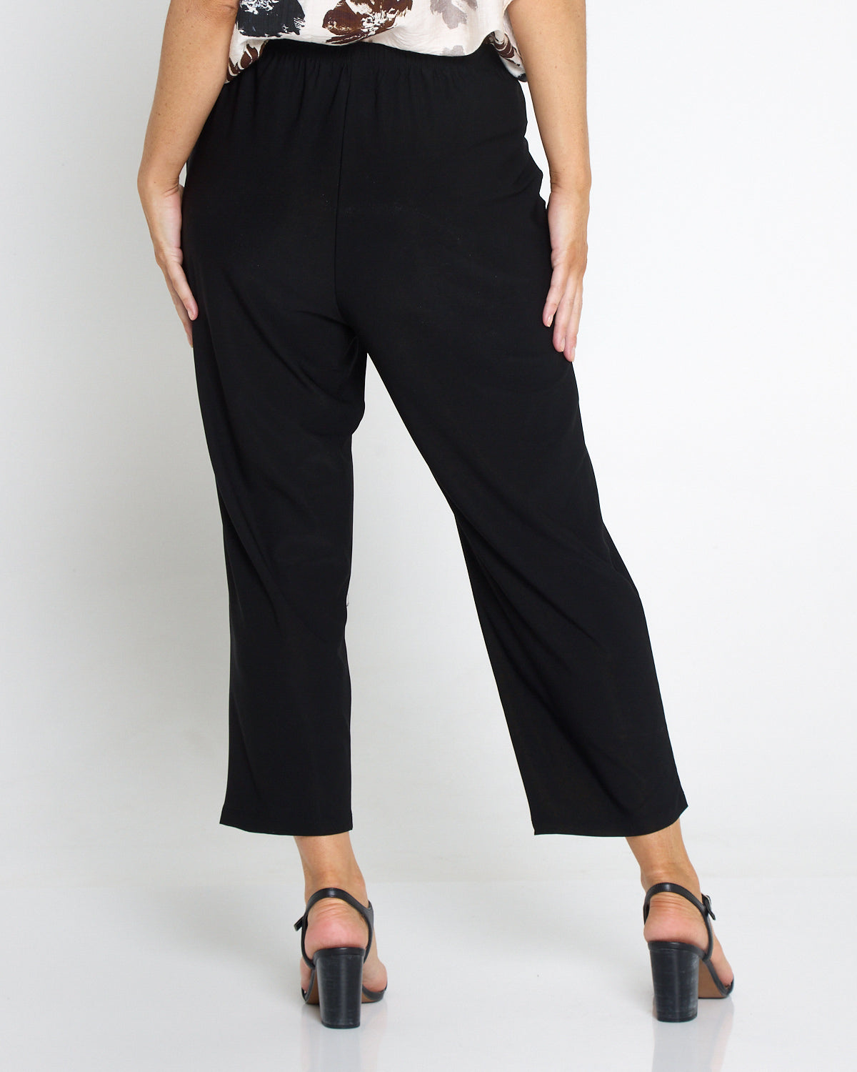 Straight Leg Crop Petite Pant - Black