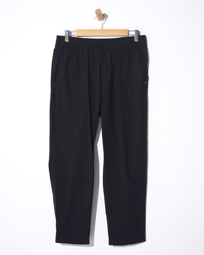 Travel Ease Cuffed Capri Pants - Black