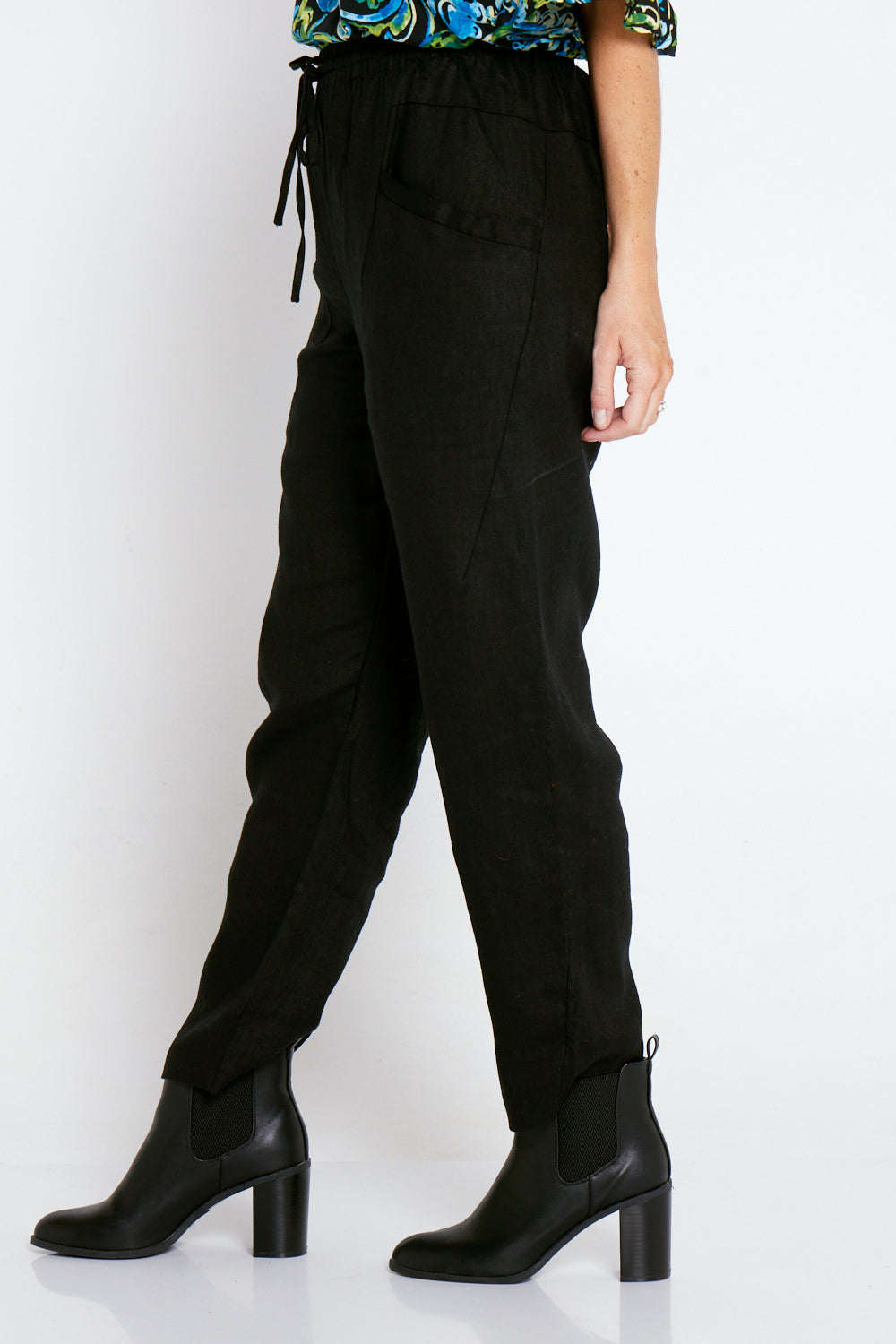 Yanisha Linen Pants - Black