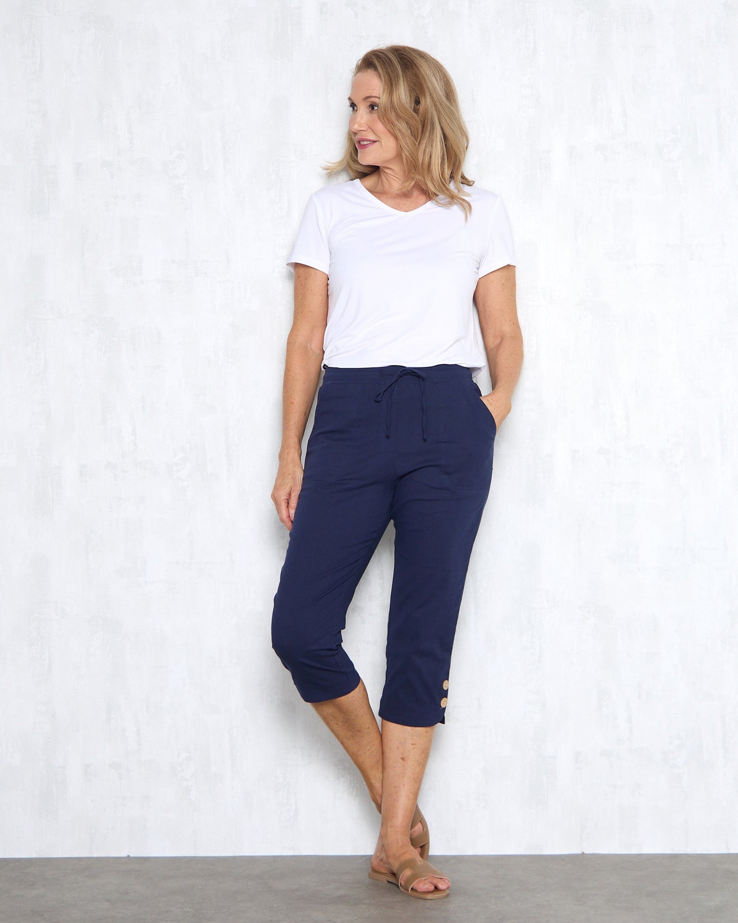 Aeroweave Capri Pant - Navy