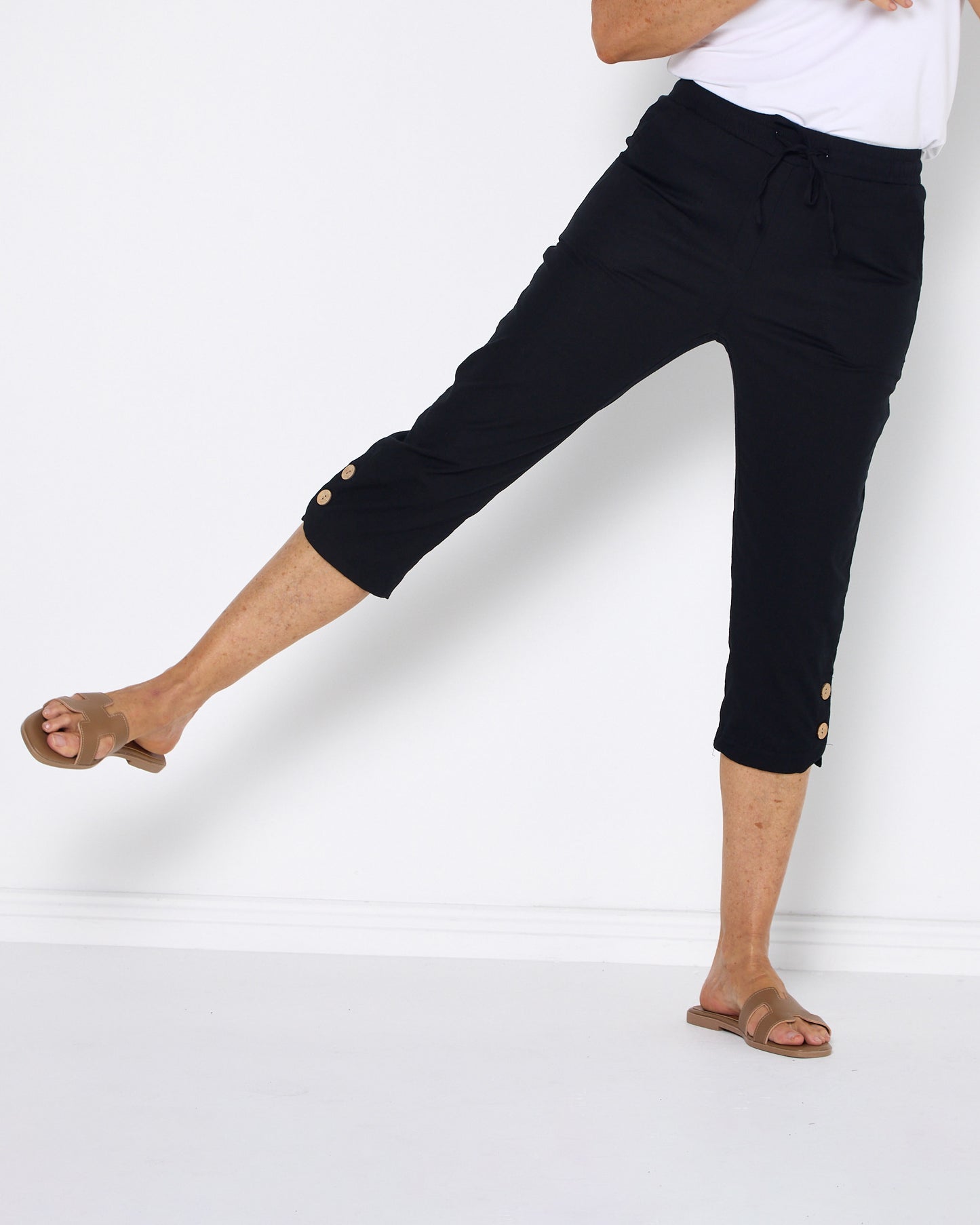 Aeroweave Capri Pant - Black