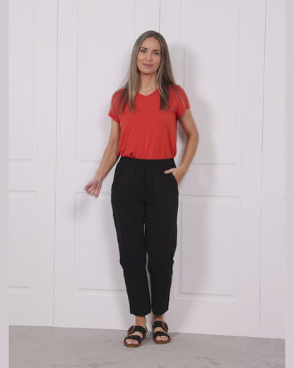 Travel Ease Cuffed Capri Pants - Black
