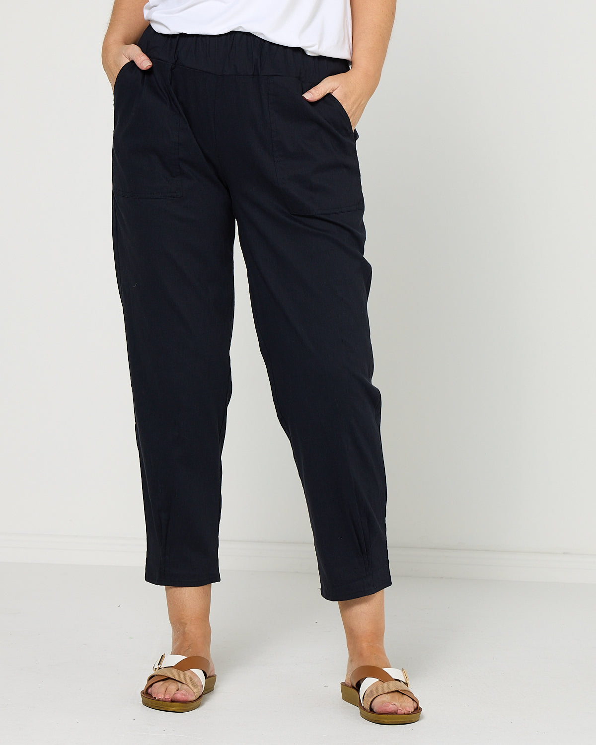 Breeze Lite Tuck Pants - Navy