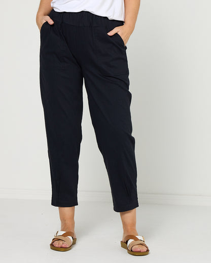 Breeze Lite Tuck Pants - Navy