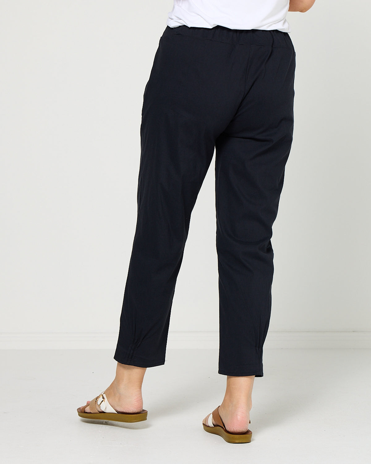 Breeze Lite Tuck Pants - Navy