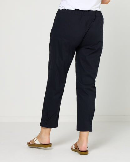 Breeze Lite Tuck Pants - Navy