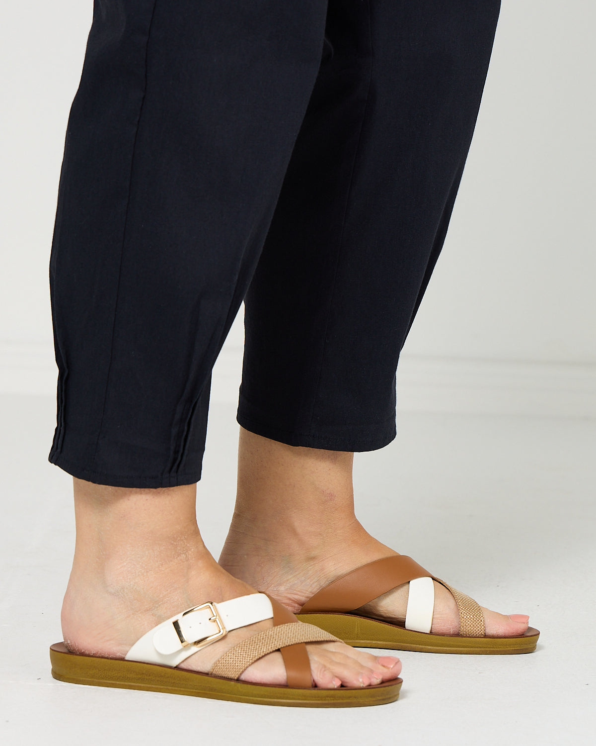 Breeze Lite Tuck Pants - Navy