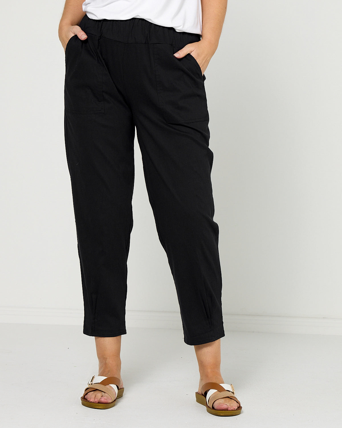 Breeze Lite Tuck Pants - Black